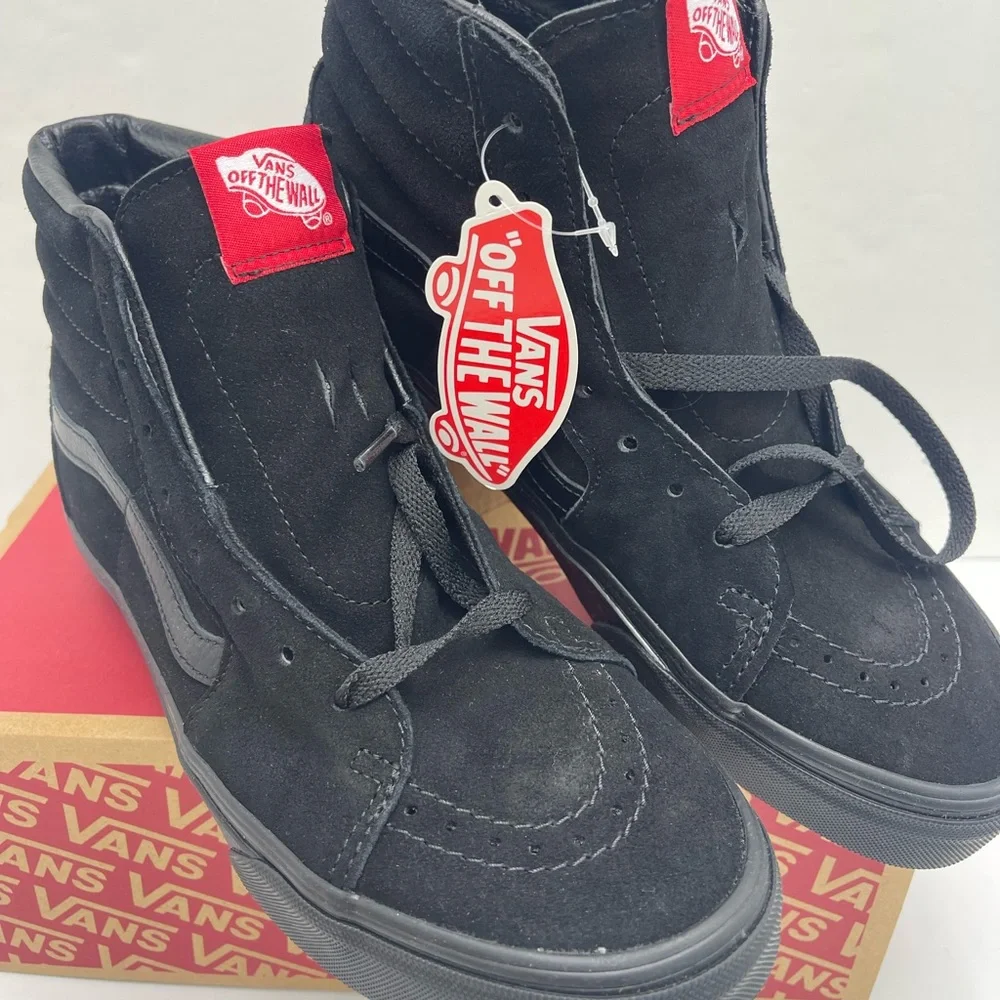 Vans Sk8-Hi 'Black Suede'
Men's Black High-Top Sneakers - Picture 15 of 16